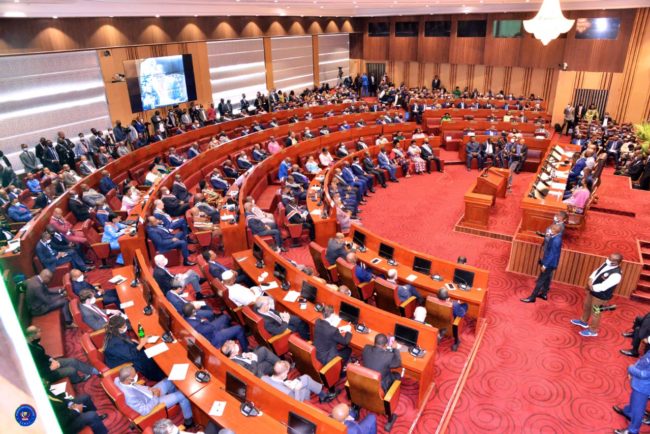 RDC : Le Sénat propose d’encadrer l’accès des mineurs aux réseaux